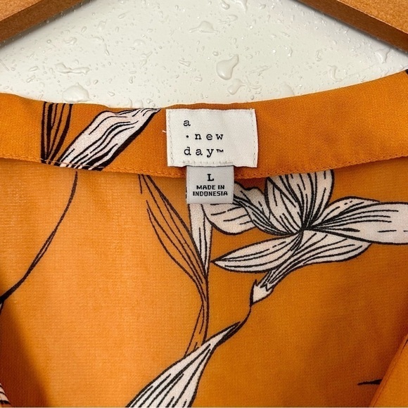 🦋 A New Day Mustard Cream Floral V-Neck Balloon Sleeve Long Sleeve Blouse Large - Picture 4 of 8